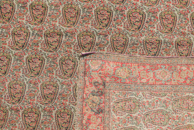 A Persian Senneh rug with floral design ('dessin beaut&eacute;'), wool on cotton, first third 20th C.