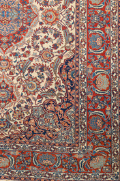 A Persian Keshan (Kashan) rug with floral design, wool on cotton, first half 20th C.