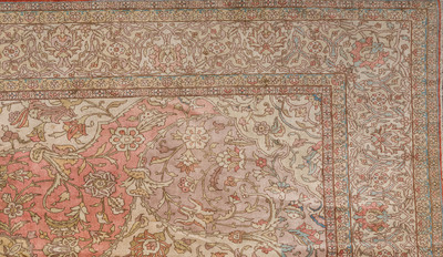 A Turkish Sivas rug with central medallion and floral design, wool on cotton, 20th C.