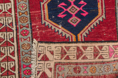 A Persian Mahal runner with geometric design, wool on cotton, mid 20th C.