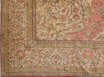 A Turkish Sivas rug with central medallion and floral design, wool on cotton, 20th C.