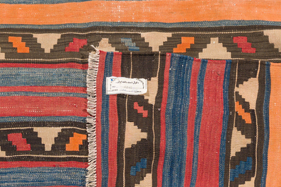 A Persian Qashqai Kelim (Kilim) rug with geometric design, wool on cotton, first half 20th C.