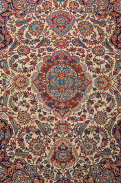A Persian Keshan (Kashan) rug with floral design, wool on cotton, first half 20th C.