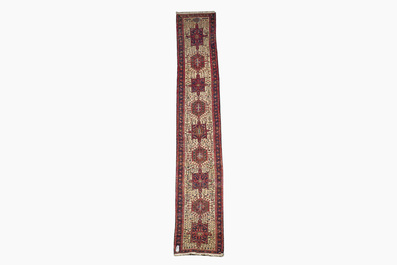 A Persian Heriz Karache runner with geometric design, wool on cotton, mid 20th C.