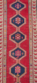 A Persian Mahal runner with geometric design, wool on cotton, mid 20th C.