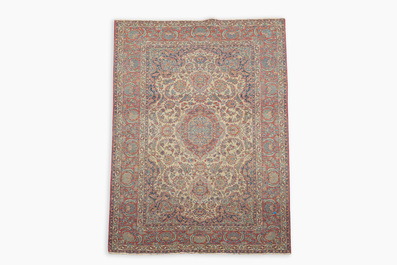 A Persian Keshan (Kashan) rug with floral design, wool on cotton, first half 20th C.