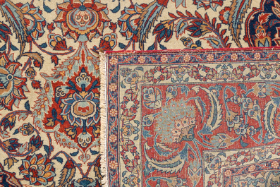 A Persian Keshan (Kashan) rug with floral design, wool on cotton, first half 20th C.