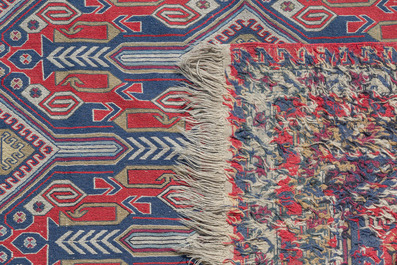 A Persian wool Saroukh rug with geometric floral design, third quarter 20th C.