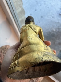 Een Chinese verguld bronzen figuur van Boeddha, 19de eeuw