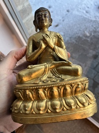 Een Chinese verguld bronzen figuur van Boeddha, 19de eeuw