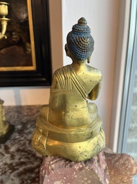 Een Chinese verguld bronzen figuur van Boeddha, 19de eeuw