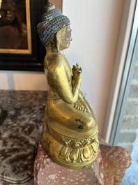 Een Chinese verguld bronzen figuur van Boeddha, 19de eeuw