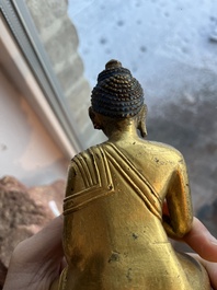 Een Chinese verguld bronzen figuur van Boeddha, 19de eeuw