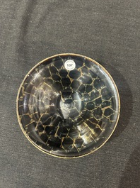 A Chinese Jian 'broken ice' bowl in Song style, 19th/20th C.