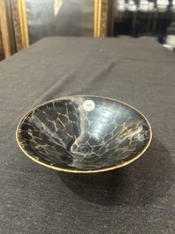 A Chinese Jian 'broken ice' bowl in Song style, 19th/20th C.