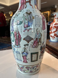 Een Chinese famille rose vaas met Wu Shuang Pu decor, 19de eeuw