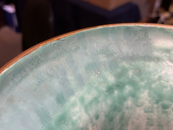 Een Chinese famille rose vaas met Wu Shuang Pu decor, 19de eeuw