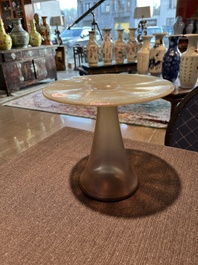 Koloman Moser (1868-1918, navolger van): Een paar 'Vulkan' vazen in iriserend glas, 20ste eeuw