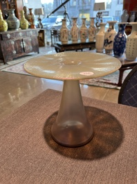 Koloman Moser (1868-1918, navolger van): Een paar 'Vulkan' vazen in iriserend glas, 20ste eeuw