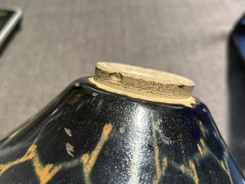 A Chinese Jian 'broken ice' bowl in Song style, 19th/20th C.
