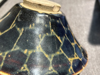 A Chinese Jian 'broken ice' bowl in Song style, 19th/20th C.