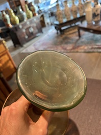 Koloman Moser (1868-1918, navolger van): Een paar 'Vulkan' vazen in iriserend glas, 20ste eeuw