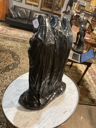 George Minne (1866-1941): Les Trois Saintes Femmes, bruin-zwartgepatineerd brons, met gieterijstempel De Groeve (1896)