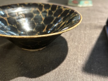 A Chinese Jian 'broken ice' bowl in Song style, 19th/20th C.