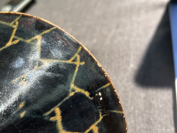 A Chinese Jian 'broken ice' bowl in Song style, 19th/20th C.