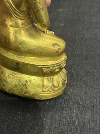 Een Chinese verguld bronzen figuur van Boeddha, 19de eeuw
