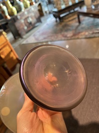 Koloman Moser (1868-1918, navolger van): Een paar 'Vulkan' vazen in iriserend glas, 20ste eeuw