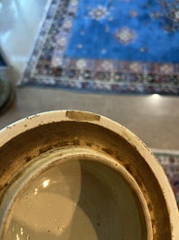 Een Chinees blauw-wit vijfdelig kaststel met 'Shou' decor, Chenghua merk, 19de eeuw