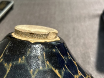 A Chinese Jian 'broken ice' bowl in Song style, 19th/20th C.