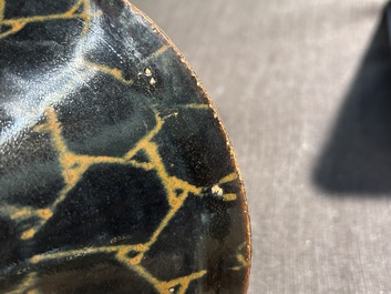 A Chinese Jian 'broken ice' bowl in Song style, 19th/20th C.