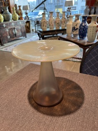 Koloman Moser (1868-1918, navolger van): Een paar 'Vulkan' vazen in iriserend glas, 20ste eeuw