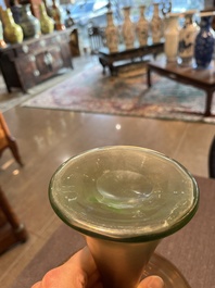 Koloman Moser (1868-1918, navolger van): Een paar 'Vulkan' vazen in iriserend glas, 20ste eeuw