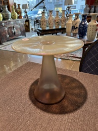 Koloman Moser (1868-1918, navolger van): Een paar 'Vulkan' vazen in iriserend glas, 20ste eeuw