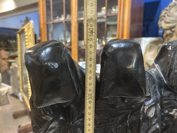 George Minne (1866-1941): Les Trois Saintes Femmes, bruin-zwartgepatineerd brons, met gieterijstempel De Groeve (1896)