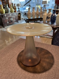 Koloman Moser (1868-1918, navolger van): Een paar 'Vulkan' vazen in iriserend glas, 20ste eeuw