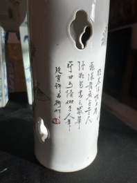 Een Chinese opengewerkte qianjiang cai hoedensteun met decor van antiquiteiten, Guangxu merk en periode