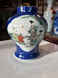 A Chinese famille verte powder blue ground vase with wooden cover, 19th C.