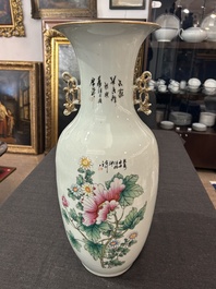 A Chinese famille rose vase with female scholars and floral design, 19th/20th C.