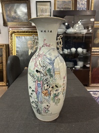 Drie diverse Chinese famille rose vazen, 19de/20ste eeuw