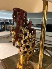 Two pairs of table lamps with South-Chinese reticulated gilt wooden carvings, 20th C.