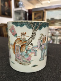 A Chinese famille rose brush pot and a qianjiang cai bowl, 19th/20th C.