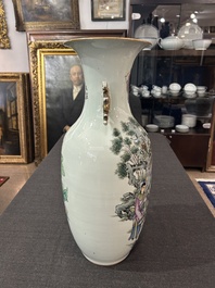 A Chinese famille rose vase with female scholars and floral design, 19th/20th C.