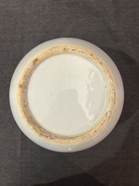 Een Chinese famille rose pot met spelende jongens, 19de eeuw