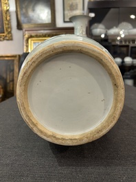 Drie diverse Chinese famille rose vazen, 19de/20ste eeuw