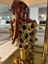 Two pairs of table lamps with South-Chinese reticulated gilt wooden carvings, 20th C.