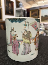 A Chinese famille rose brush pot and a qianjiang cai bowl, 19th/20th C.